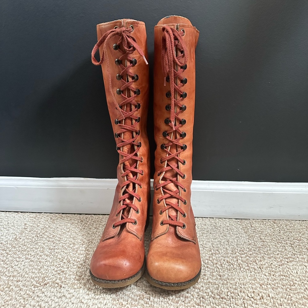 VINTAGE 1970s Women’s Zodiac Leather Lace-Up Boots